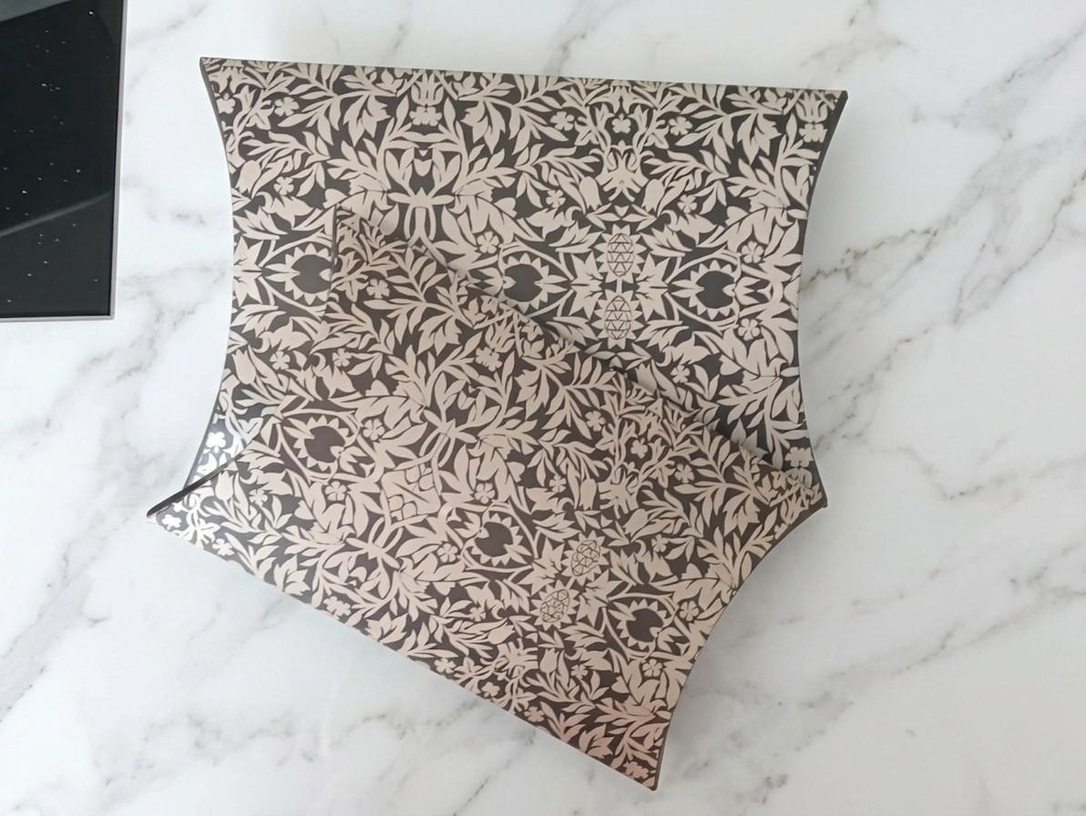 Black nouveau Pillow Pack