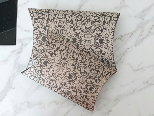 Black nouveau Pillow Pack