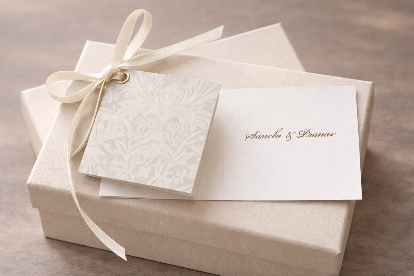 Beige nouveau Folded Tag